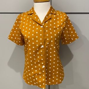 Dark yellow & white polka dot button up tshirt Sm
